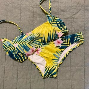 🌼 NWOT Yellow Floral Bikini 🌼